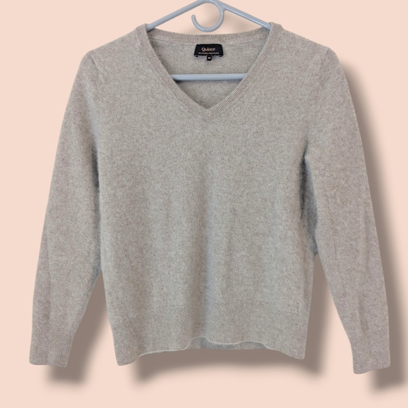 Quince Oatmeal Beige 100% Mongolian Cashmere V-Neck Sweater Classic Staple - Picture 2 of 9